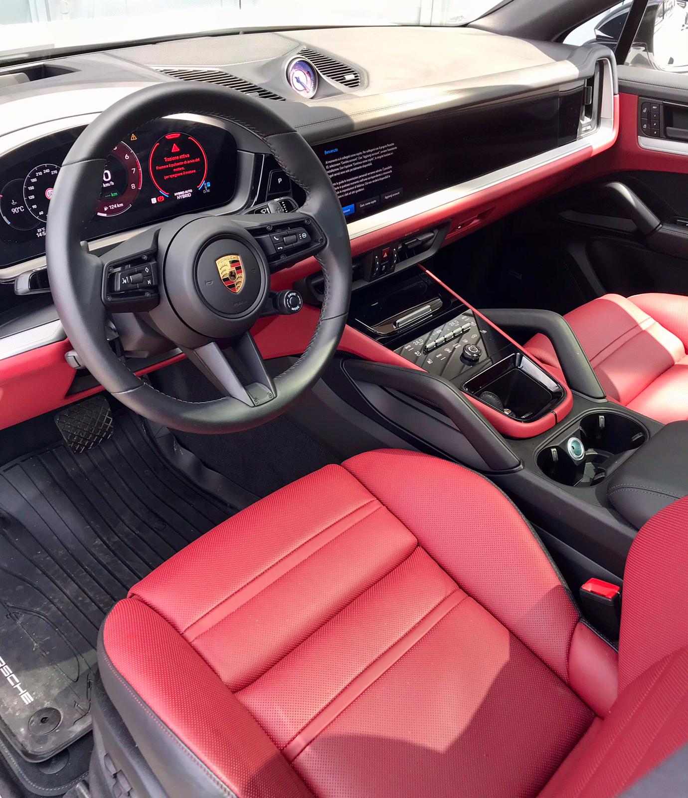 Porsche Cayenne E-Hybrid Coupé – Interni